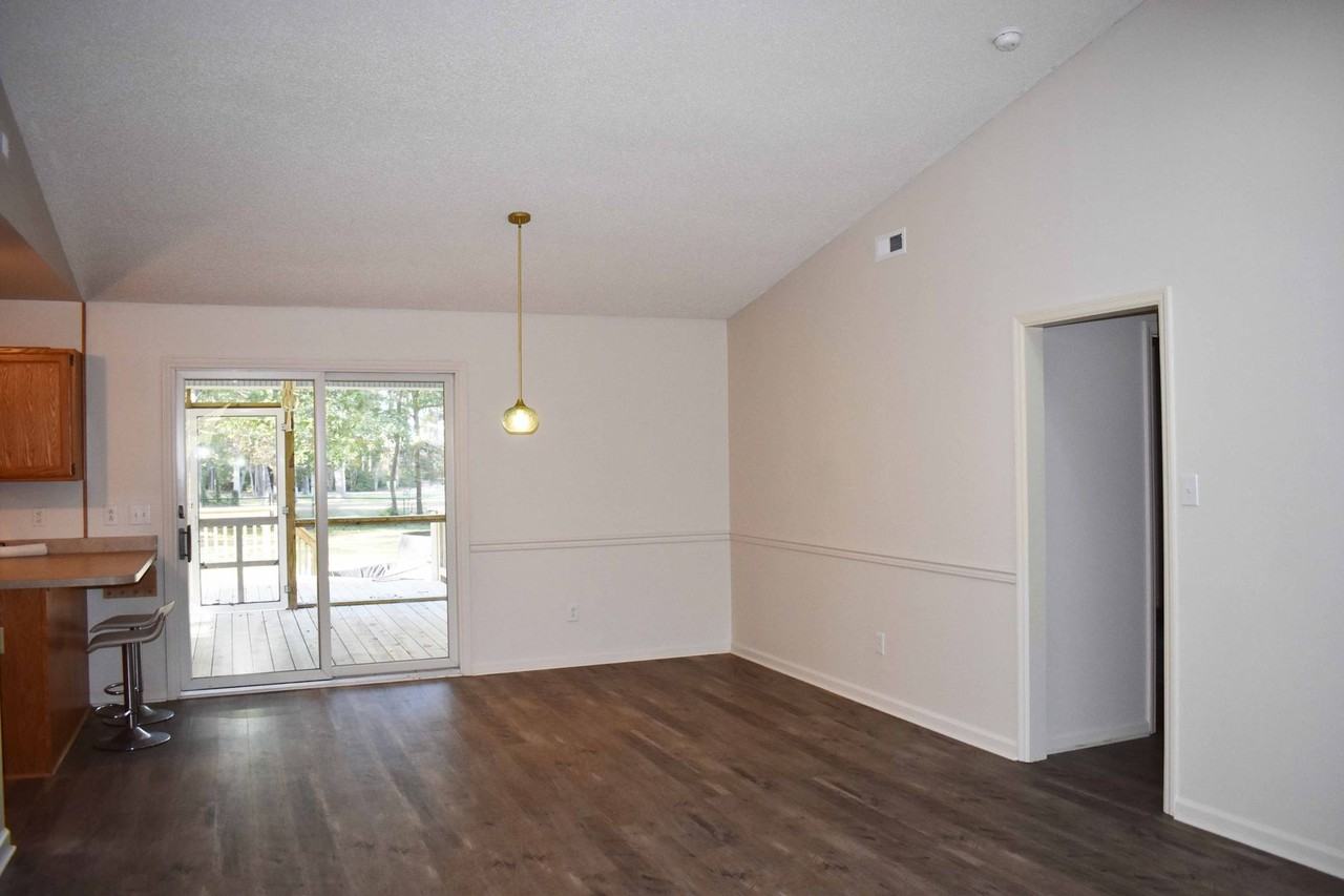 4004 Schooner Cir - Photo 3 of 15