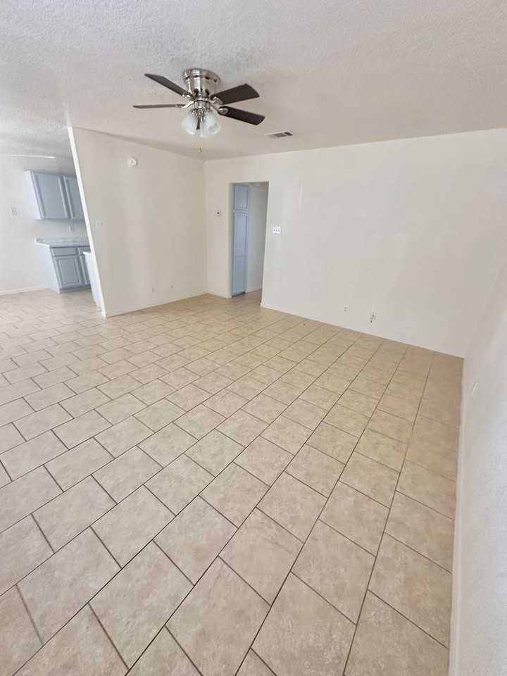 1103 CIRCLE M DR - Photo 2 of 13