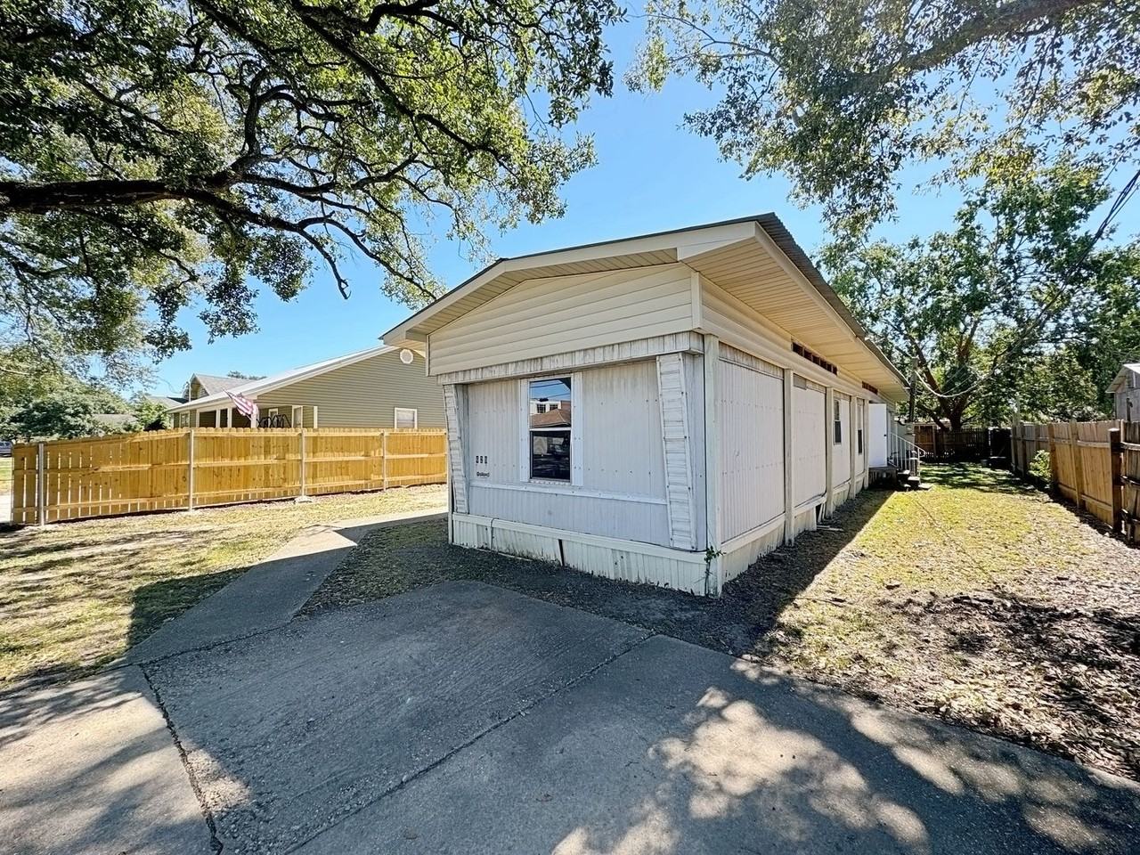 429 Avenue A - Photo 3 of 9