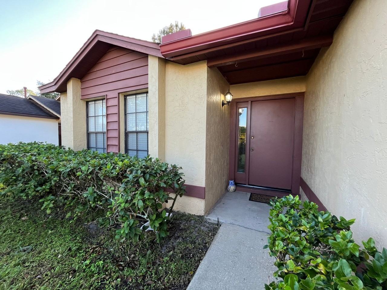 1232 Bridlebrook Dr - Photo 2 of 20