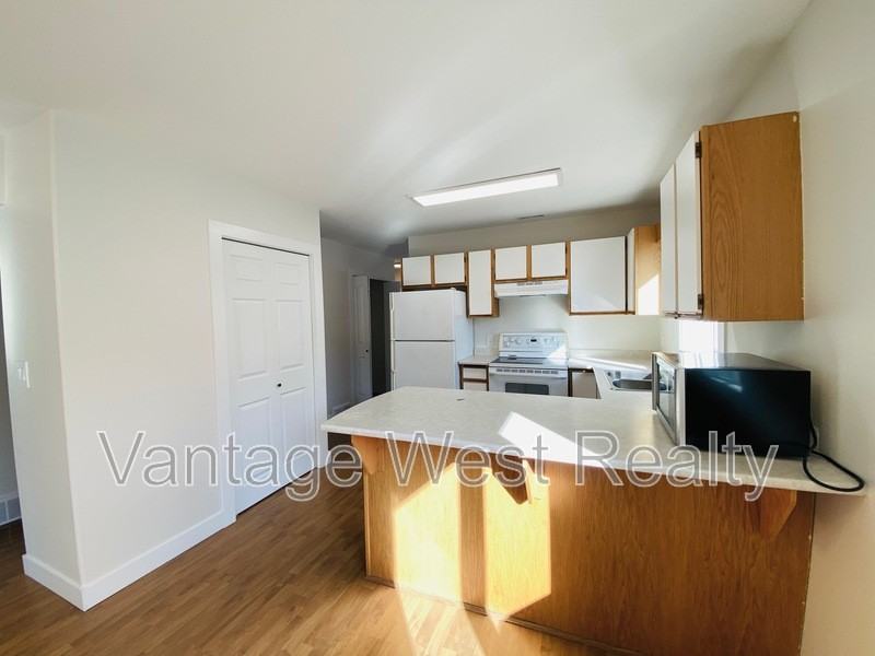 2618 Cameron Rd - Photo 2 of 17