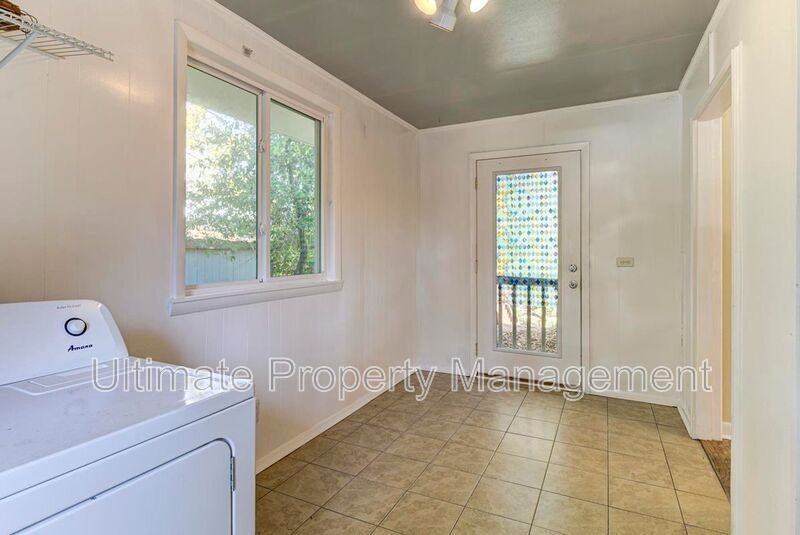 2101 Delgado Ave - Photo 6 of 16