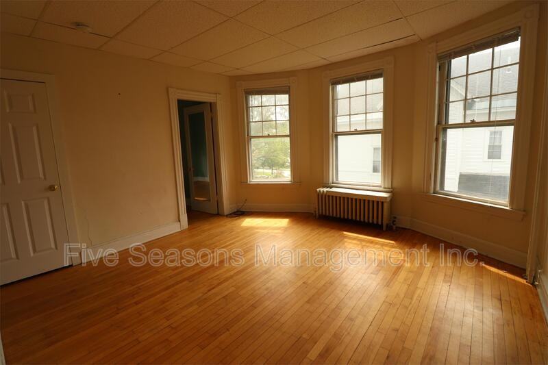 122 Buell St - Photo 2 of 13