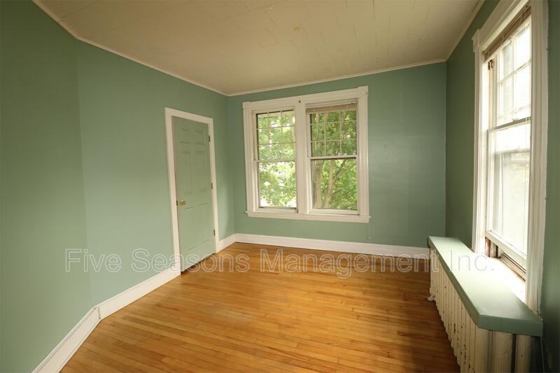 122 Buell St - Photo 6 of 13