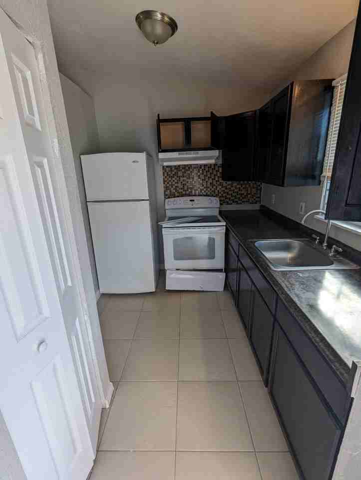 LORENZO_4177 Lorenzo Court #4 - Photo 2 of 10