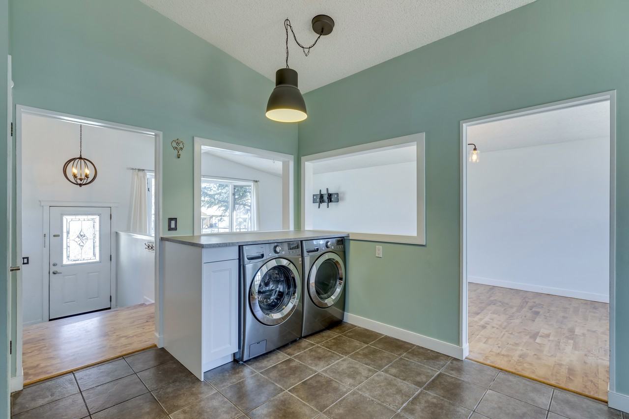 555 Woodpark Crescent Southwest - Photo 3 of 16