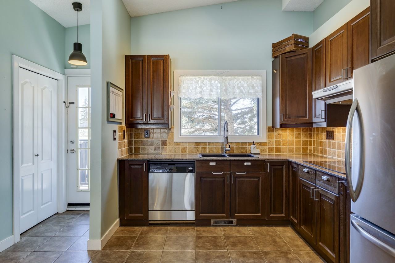 555 Woodpark Crescent Southwest - Photo 2 of 16