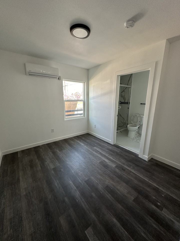 1664 West 36th Street #2 - Photo 4 of 8