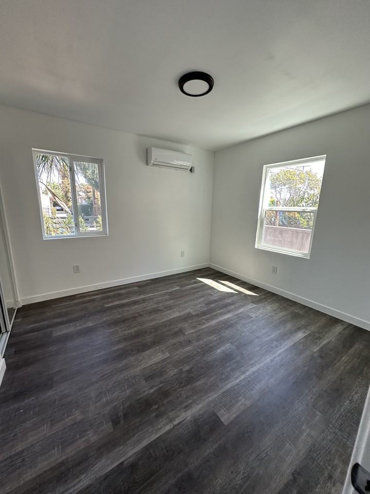 1664 West 36th Street #2 - Photo 5 of 8