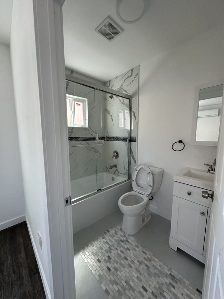 1664 West 36th Street #2 - Photo 7 of 8