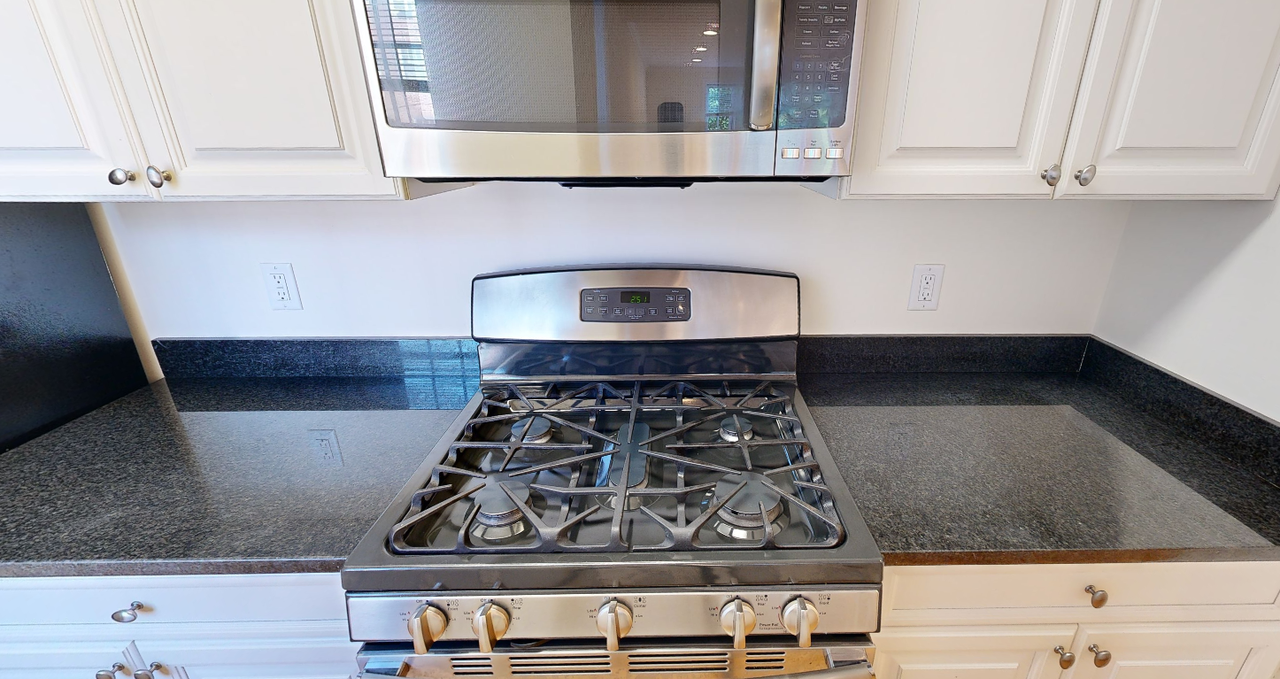 1 Langdon Sq #55-01 - Photo 4 of 14