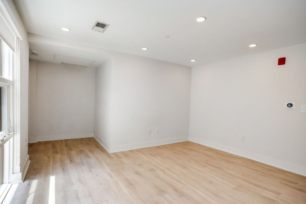 Define 14 - Photo 4 of 41