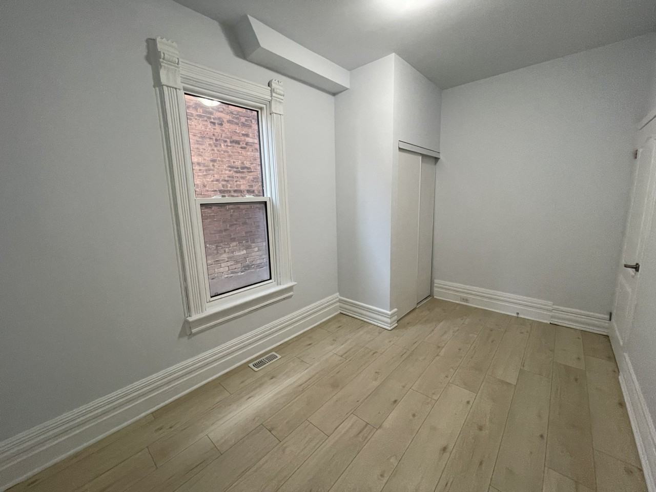 Ossington Ave - Photo 2 of 16