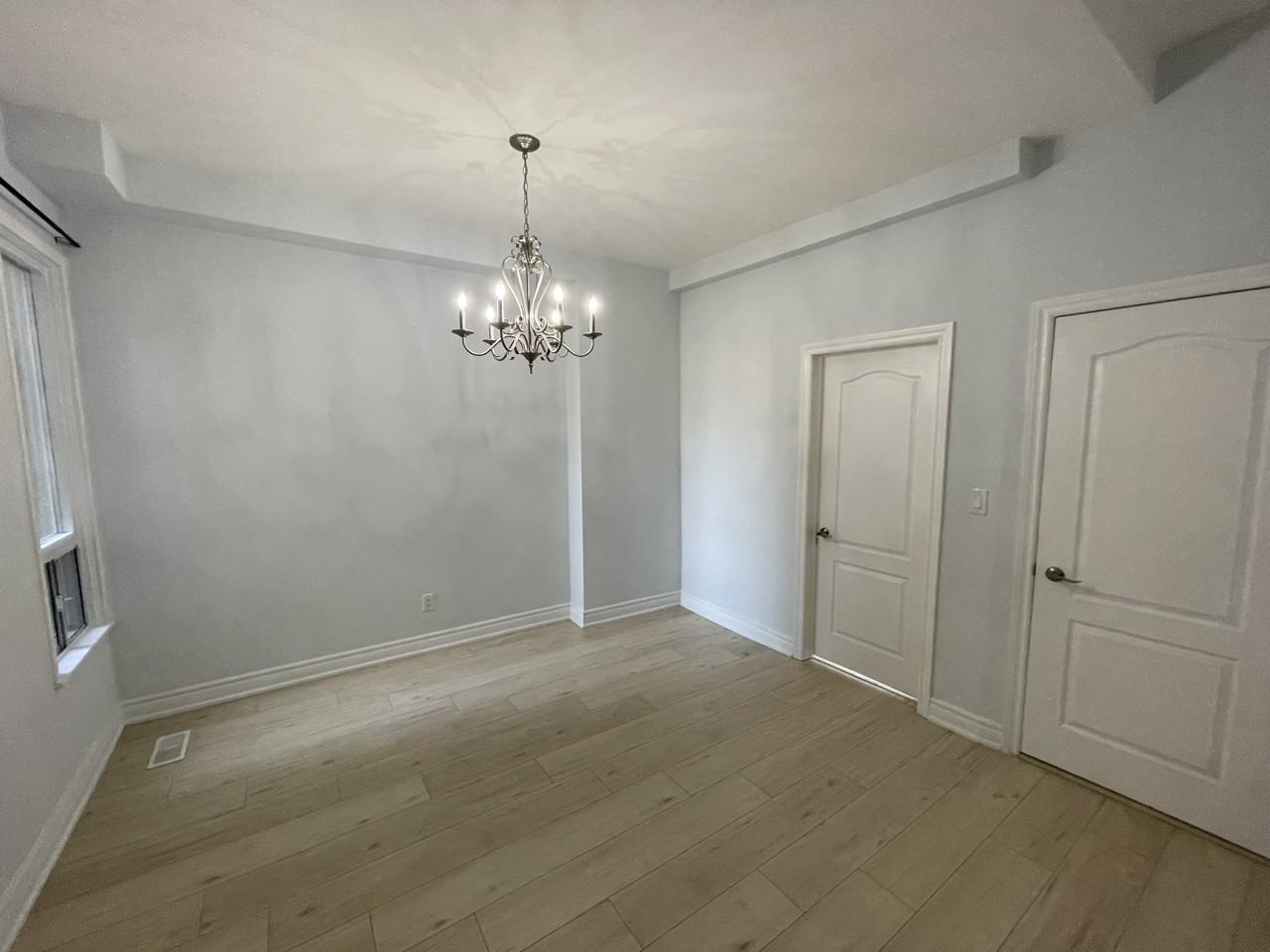 Ossington Ave - Photo 3 of 16