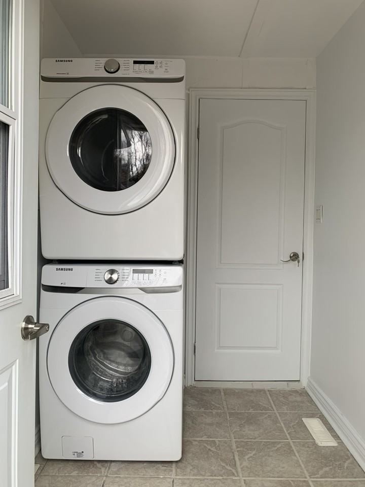 Ossington Ave - Photo 6 of 16