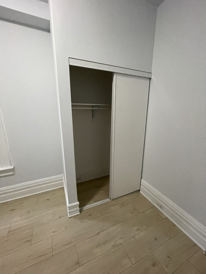 Ossington Ave - Photo 4 of 16