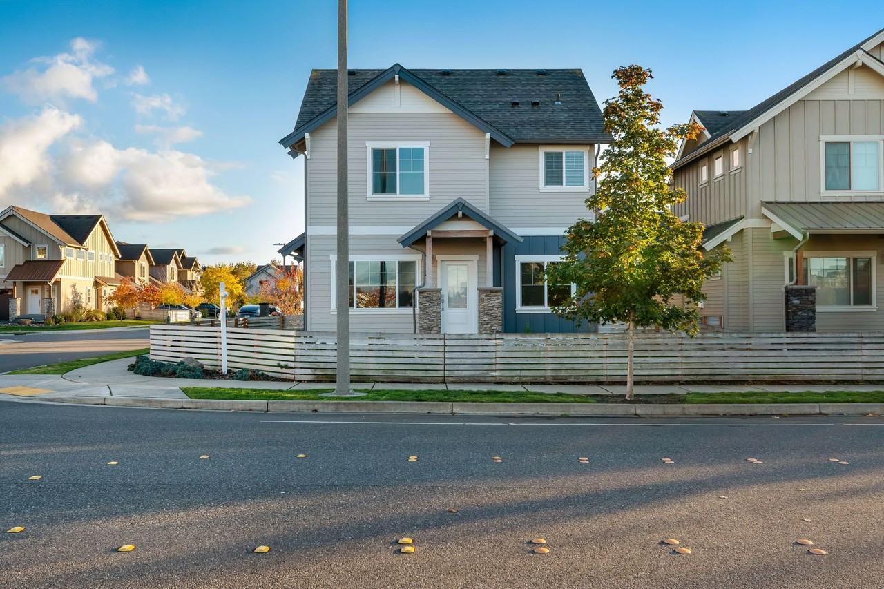 700 Springside Ln - Photo 2 of 24