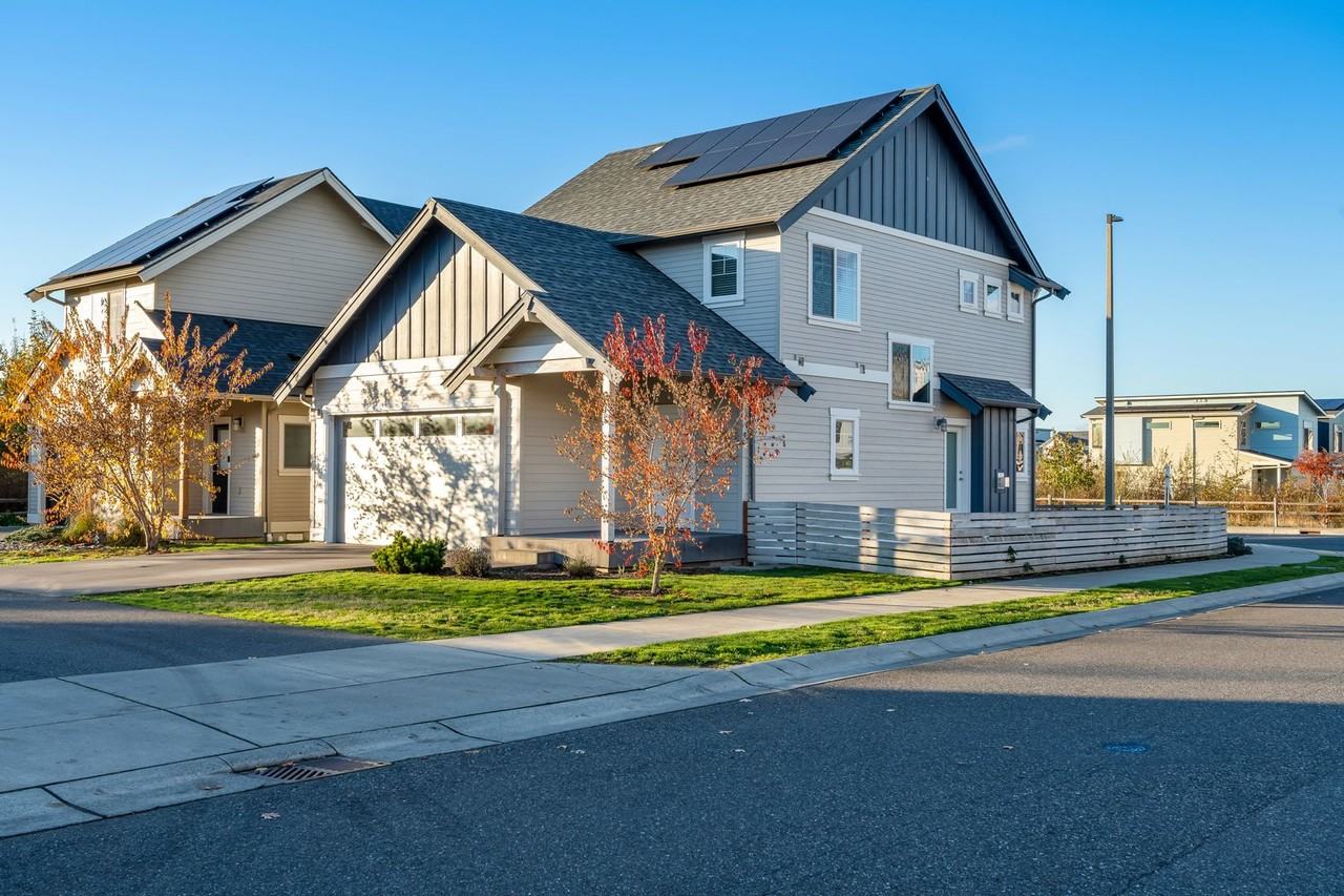 700 Springside Ln - Photo 3 of 24