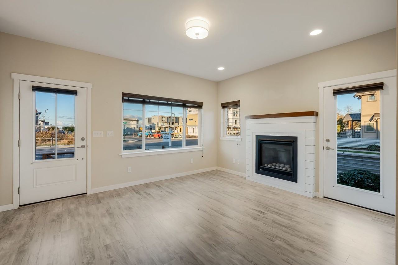 700 Springside Ln - Photo 5 of 24