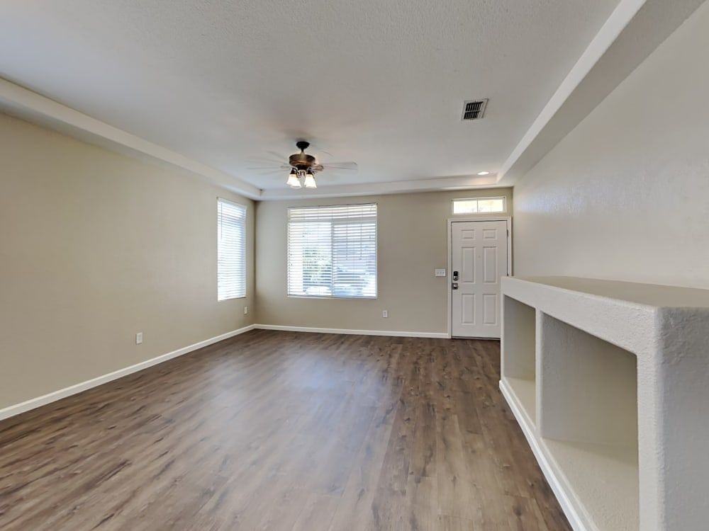 125 Yosemite Dr - Photo 2 of 12