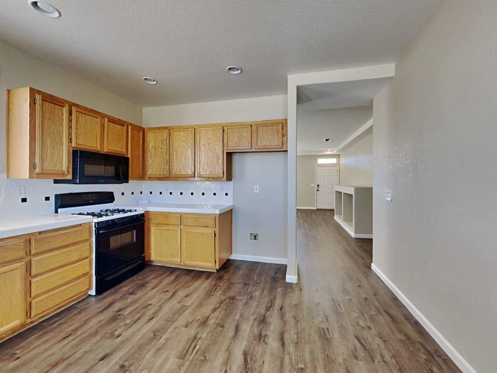 125 Yosemite Dr - Photo 3 of 12