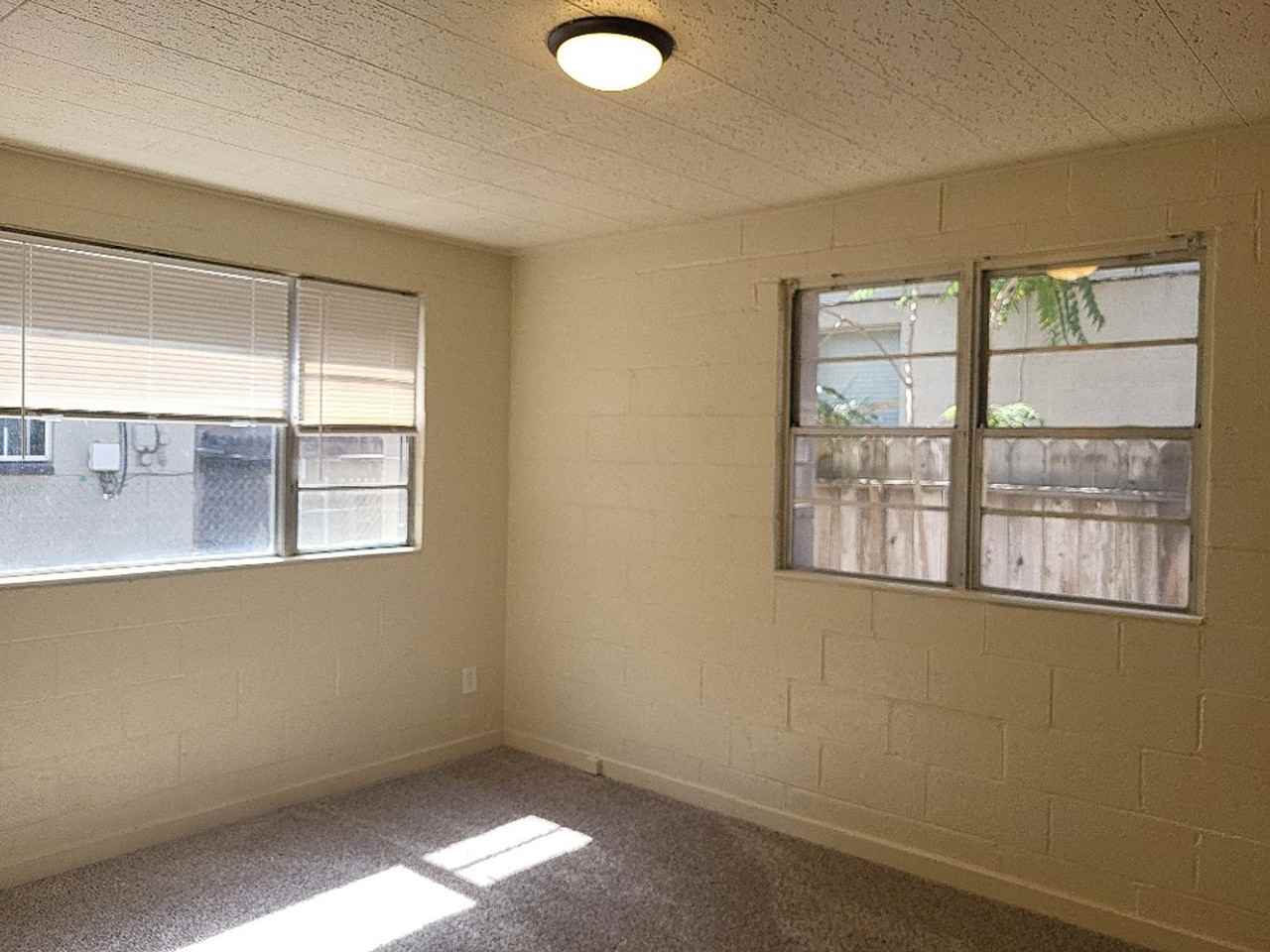 913 Willow St - Photo 4 of 9