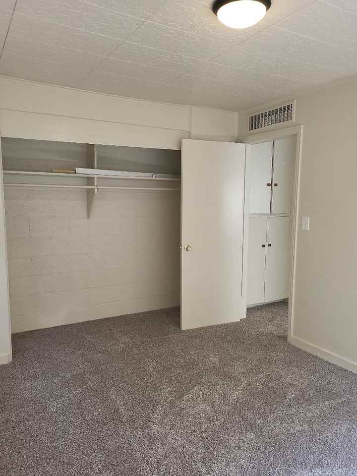 913 Willow St - Photo 5 of 9