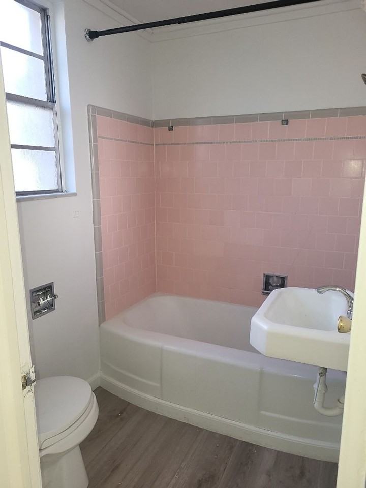 913 Willow St - Photo 7 of 9