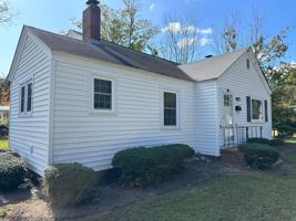 featured image of 711 E 7th St