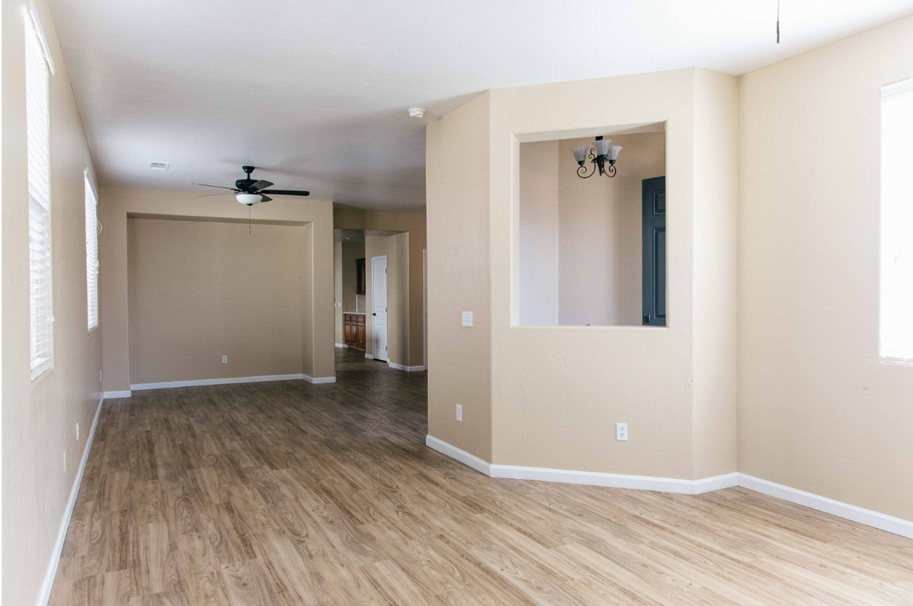 1762 Champagne St - Photo 5 of 32
