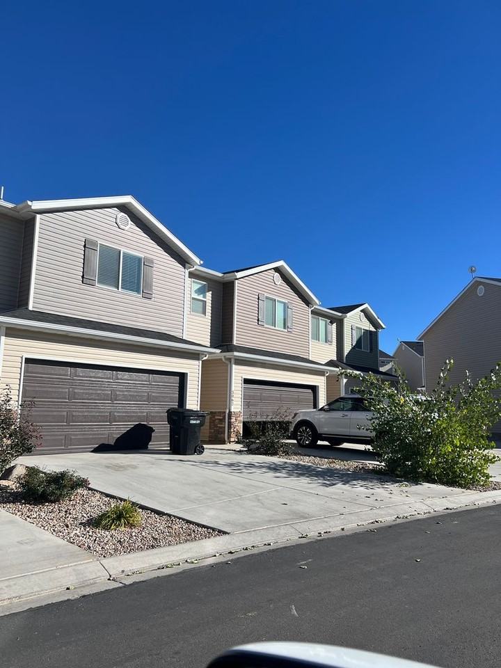 3064 N 175 E - Photo 2 of 18