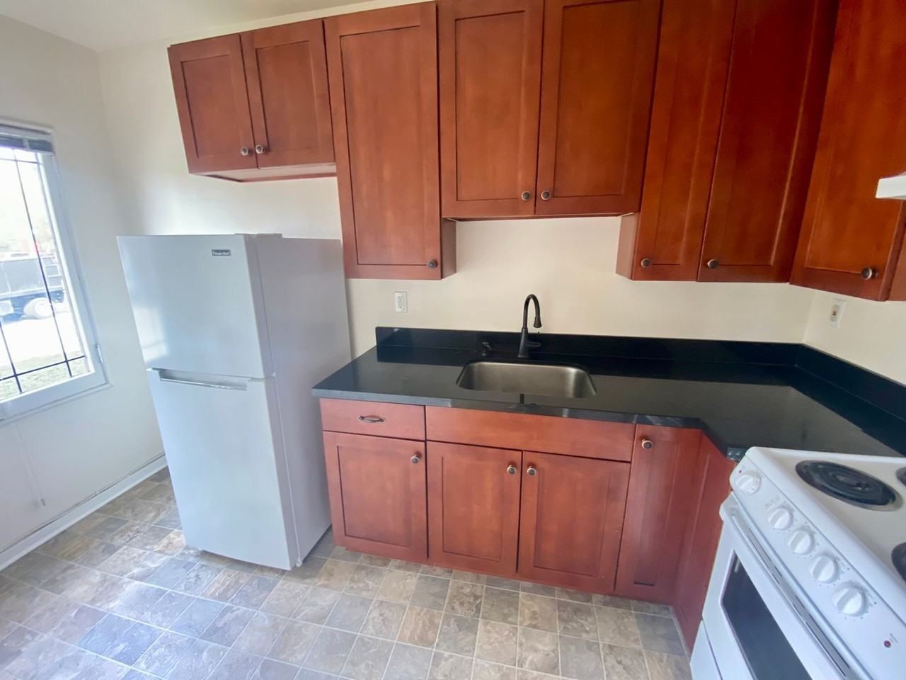 Serpentine Apartments - Photo 4 of 13