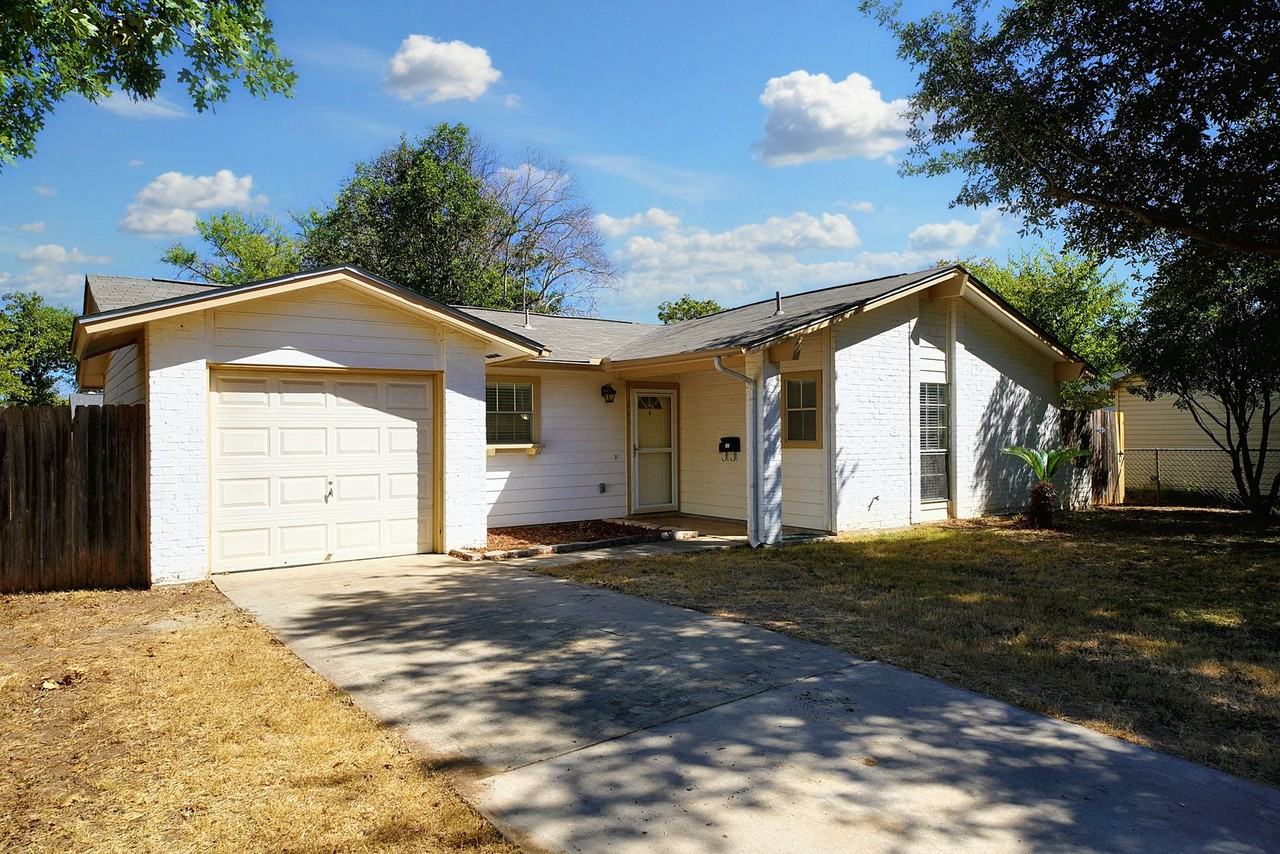 225 Linda Ct - Photo 3 of 35