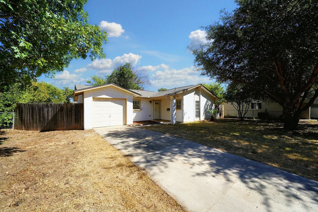 225 Linda Ct - Photo 4 of 35