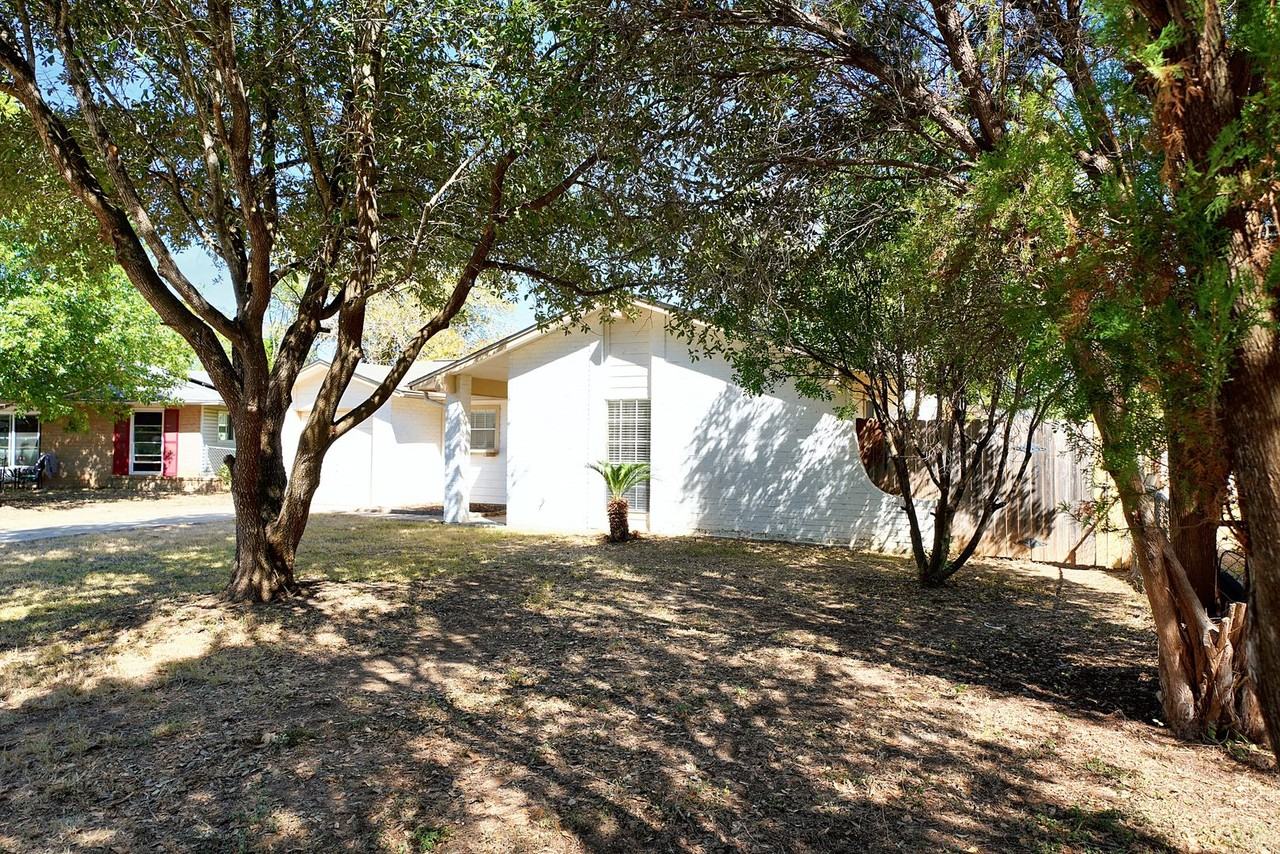 225 Linda Ct - Photo 5 of 35