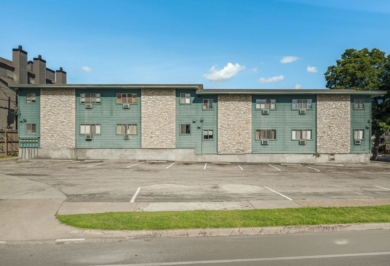 Elmwood Pl. Apts. - Photo 2 of 30