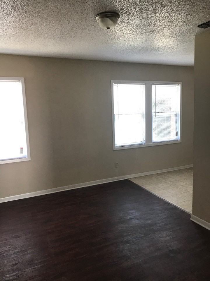 Rosemont Apartments - Photo 2 of 9