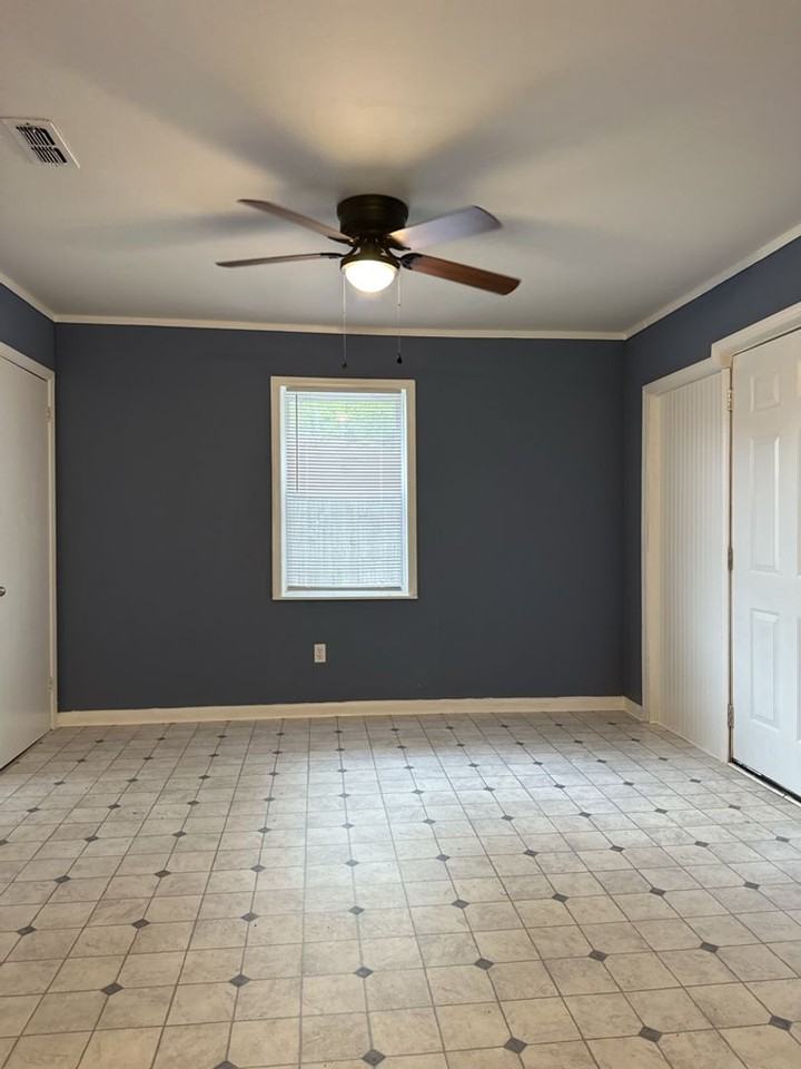 2516 Kensington Dr E - Photo 2 of 13