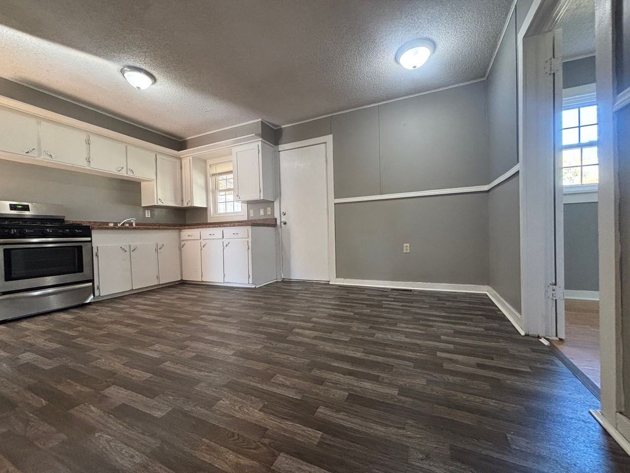 1323 E Atlantic St - Photo 3 of 11