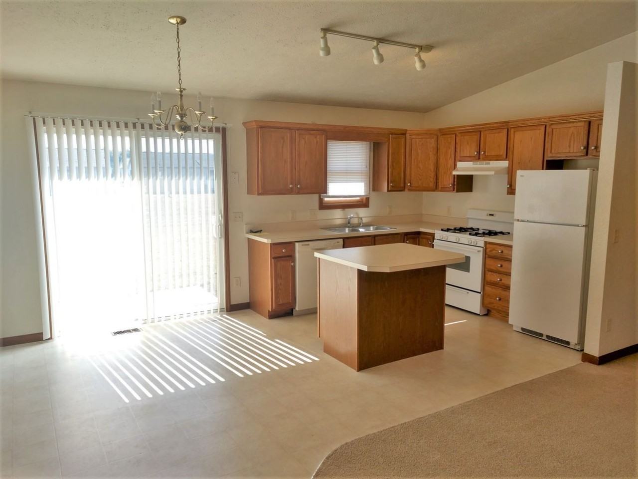 1334 Harvest Dr - Photo 2 of 8