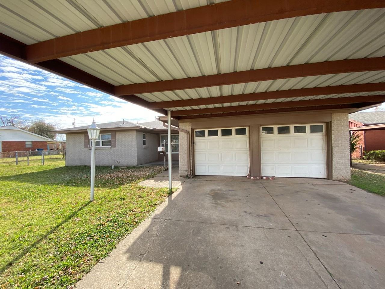 406 W Douglas Dr - Photo 2 of 24