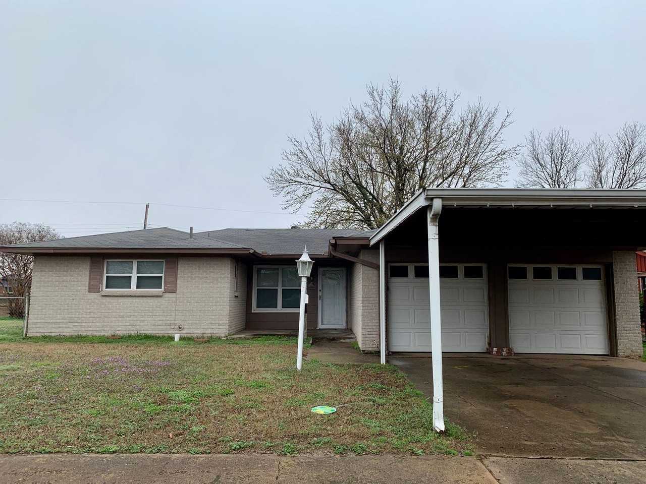 406 W Douglas Dr - Photo 3 of 24