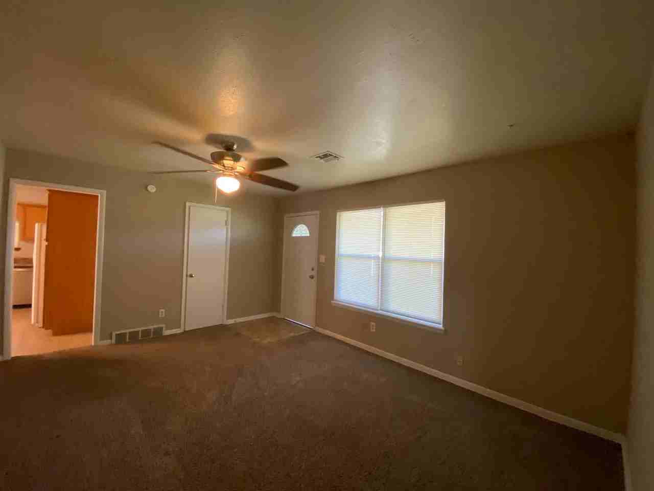406 W Douglas Dr - Photo 6 of 24