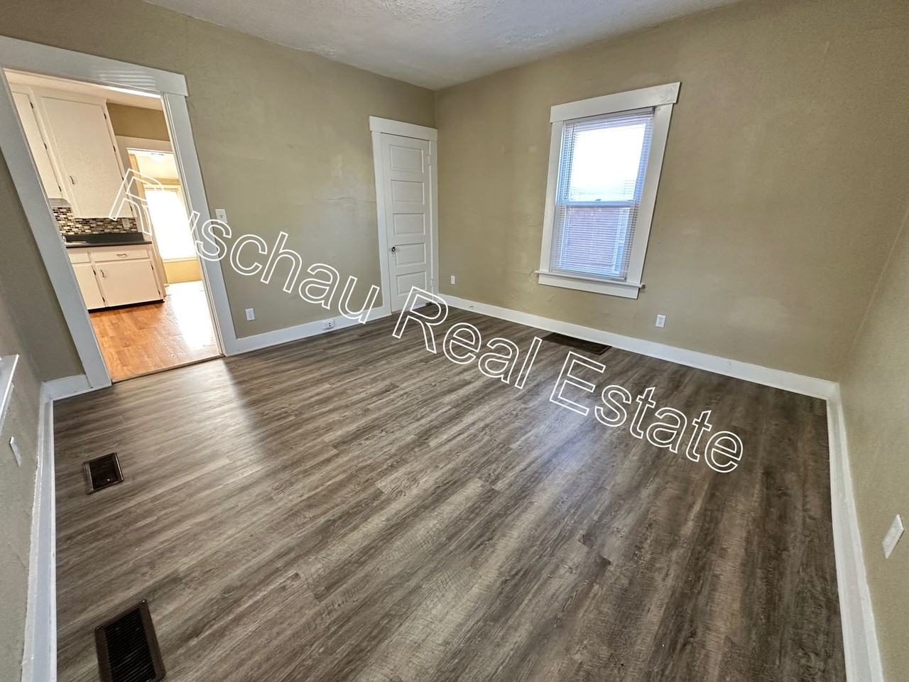 1814 Suman Ave - Photo 2 of 16