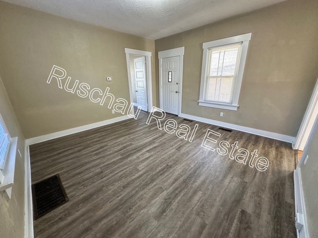 1814 Suman Ave - Photo 3 of 16