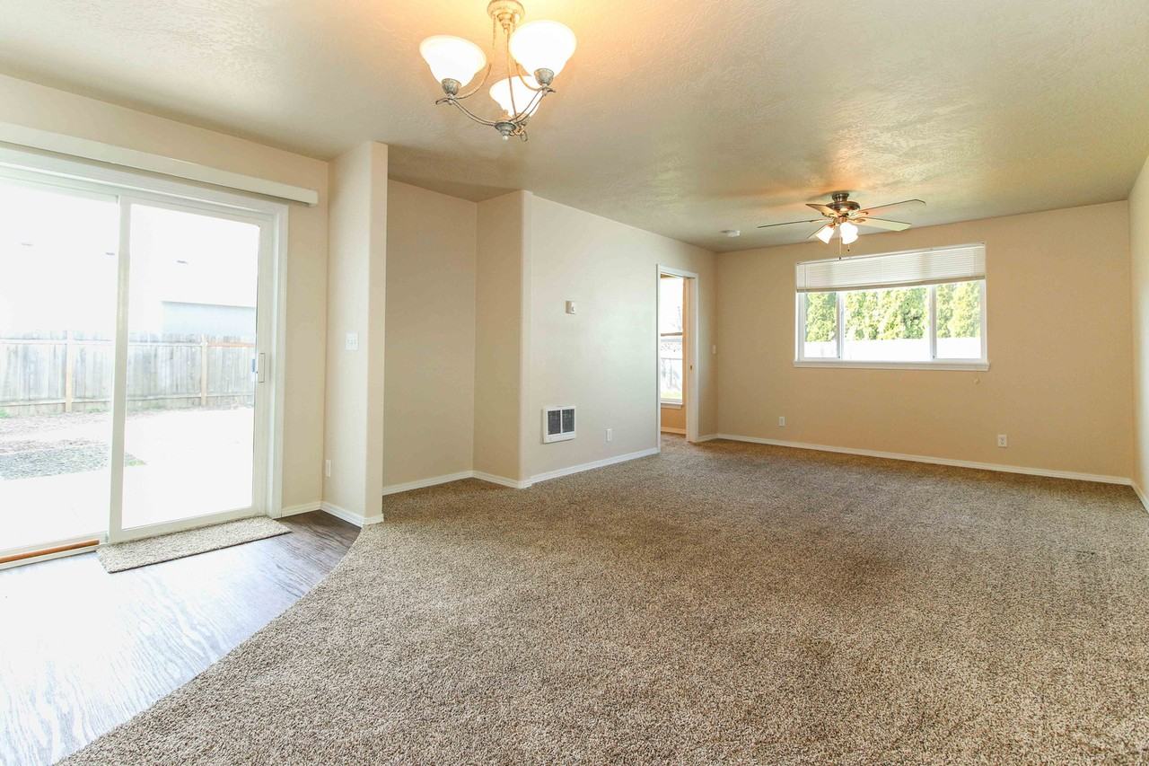 4015 Wagner St - Photo 2 of 19