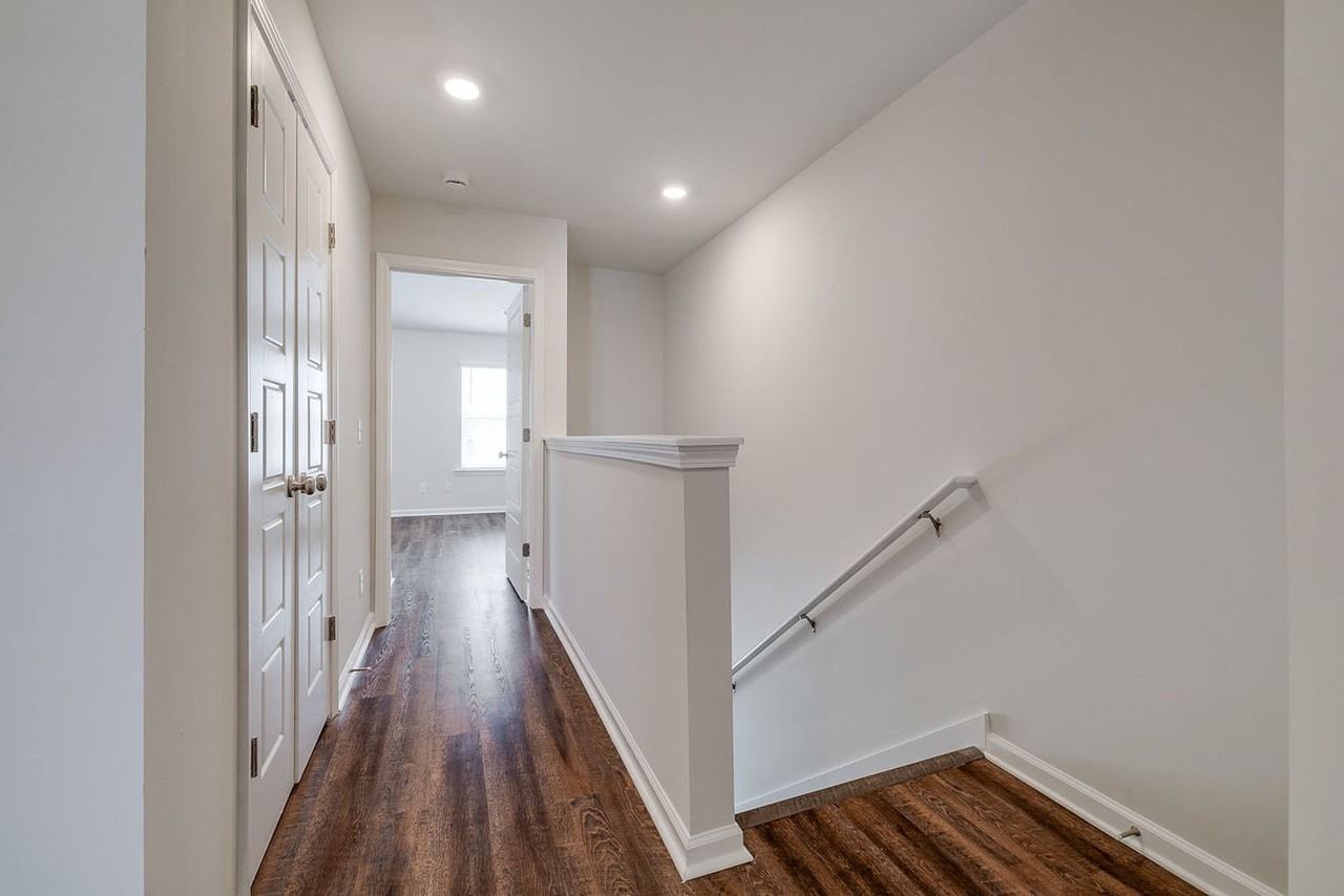 8 Red Robin Ct - Photo 4 of 29