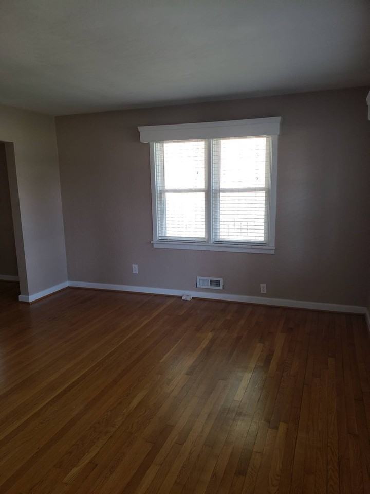 1433 Lakeside Rd - Photo 3 of 18