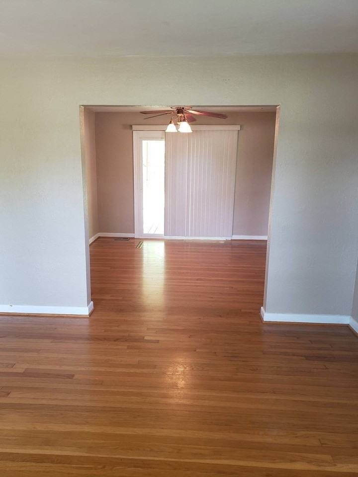 1433 Lakeside Rd - Photo 5 of 18