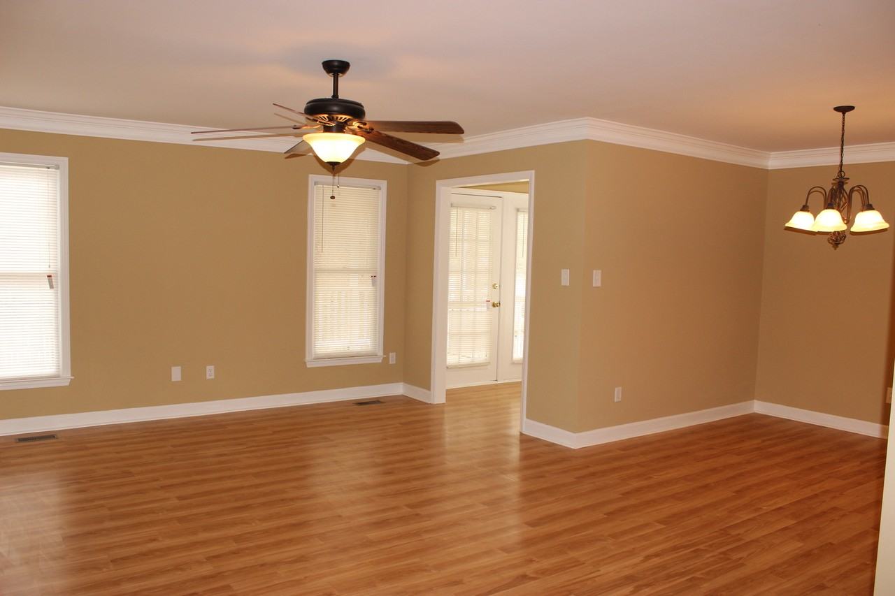 905 Oakwater Dr - Photo 2 of 12